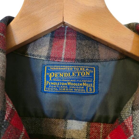 Pendleton Vintage Men's Virgin Wool Shirt Size Small Red Plaid Pockets - Picture 3 of 11